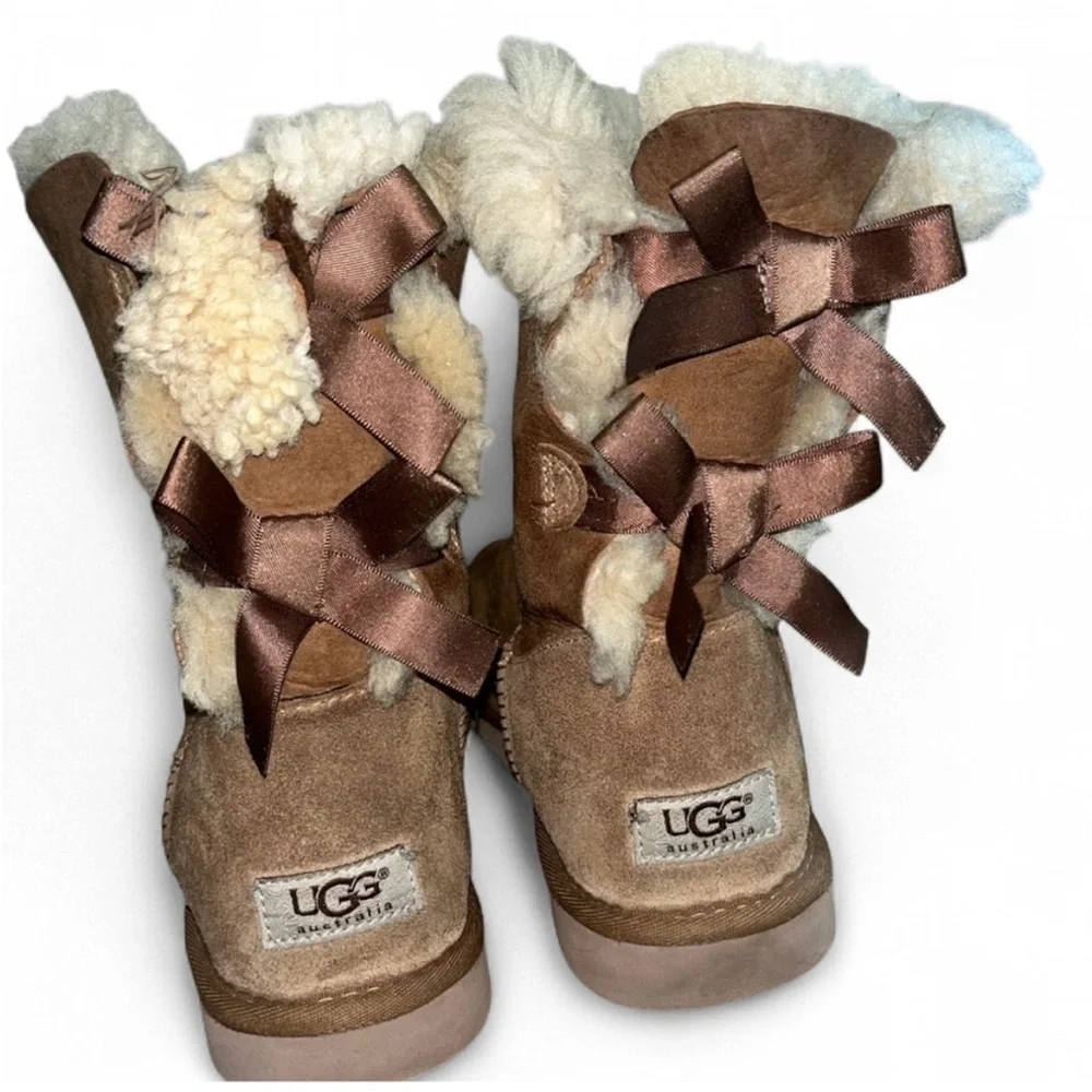 UGG Tan Boots with Cream Shearling and Bows - Picture 1 of 4